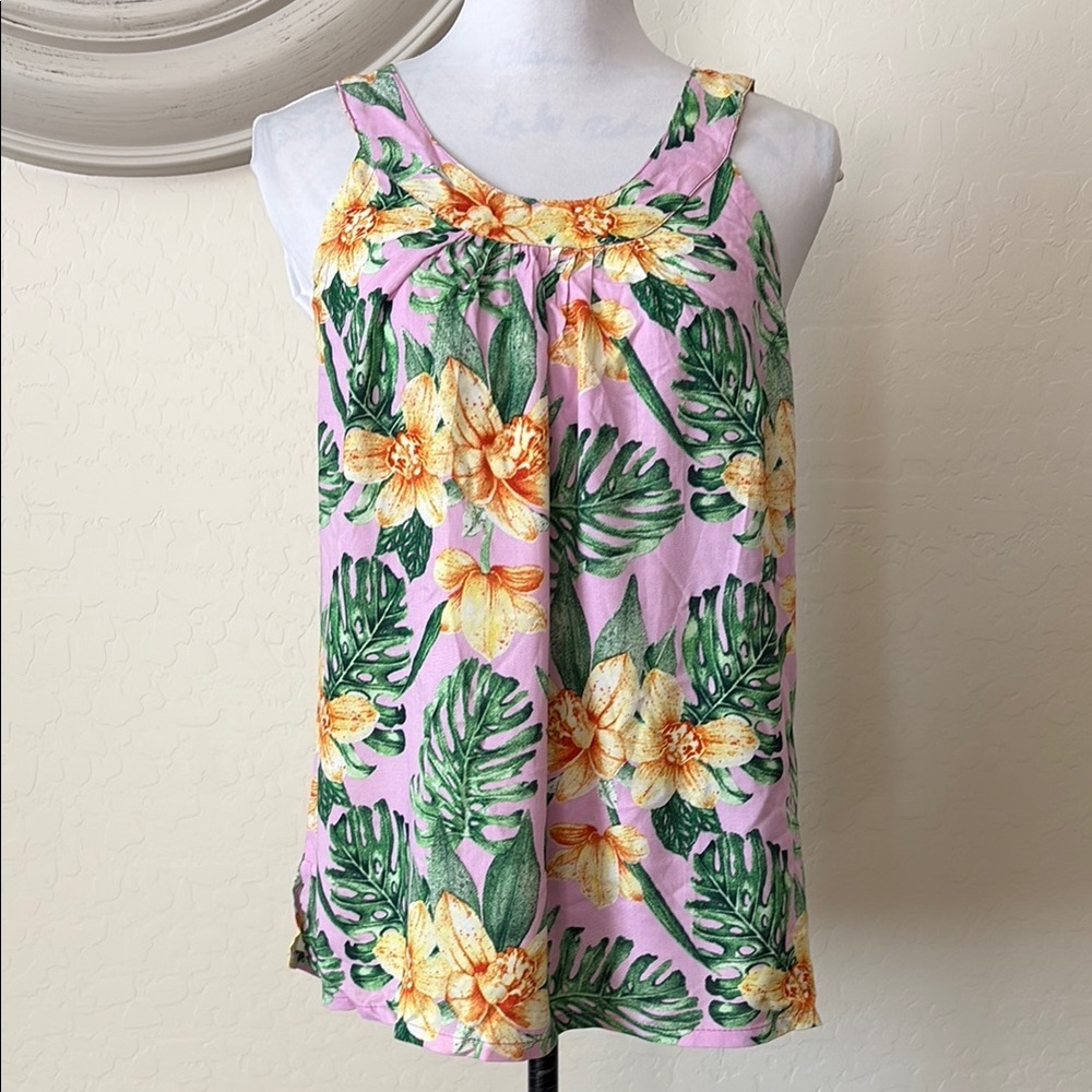 New Hibiscus Sleeveless Tank Top with Relaxed Pleated Style. 109% rayon. M